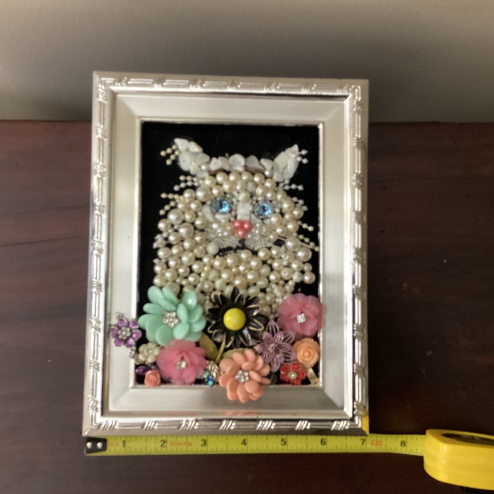 Handmade upcycled jewelry white pearl cat flowers silver frame blue eyes whisker - Picture 8 of 9